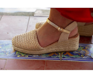 MUJER JUNIO ORO JUNIO