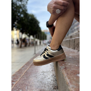 MUJER DEPORTIVA ORO