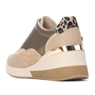 MUJER DEPORTIVA CUÑA BEIGE