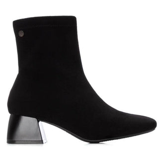 MUJER BOTIN TACON AMSTERDAM ANTE NEGRO