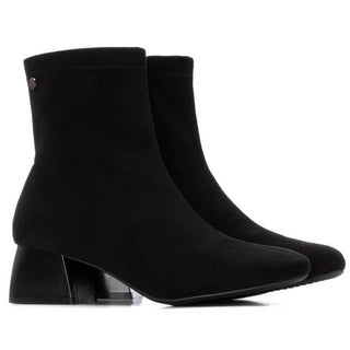 MUJER BOTIN TACON AMSTERDAM ANTE NEGRO