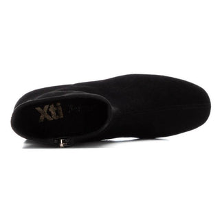 MUJER BOTIN TACON AMSTERDAM ANTE NEGRO