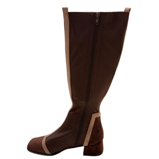 MUJER BOTA MIRA COFFEE