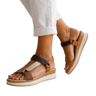 MUJER SANDALIA PLATAFORMA  CARDENA MARRON