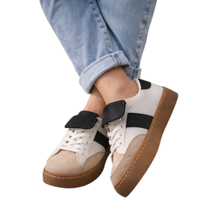 MUJER DEPORTIVA PLUMA NEGRO