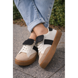 MUJER DEPORTIVA PLUMA NEGRO