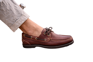 NAUTICOS DE PIEL CON CORDONES MARRÓN - BENAVENTE