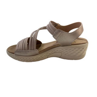 MUJER SANDALIA CUÑA BEIGE