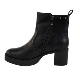 MUJER BOTIN PLANO DEMURE